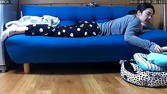 Korean Webcam Girl Caught In Compromising Position