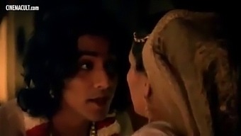 Attrici Indiane Vintage Esplorano Il Kamasutra In Una Scena Di Amore Appassionata