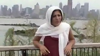 Потрясающе Смотрю На Нее В Дороге И Трахаю Дома.