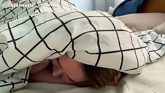 Una Milf Russa Sperimenta Un Piacere Proibito Con Una Bambola Del Sesso Nestle.