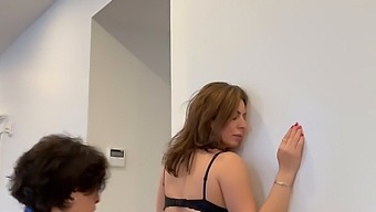 Замужняя Женщина Обнаружила У Меня На Съемной Квартире И У Нас Был Незащищенный Секс.