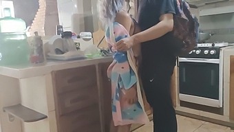 Il Mio Vicino Chiede Assistenza E Alla Fine La Deludo, Portando Al Sesso Anale Mentre Urla