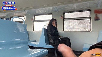 Un'Avventura Pubblica In Treno Con Un Lieto Fine E Una Passeggiata Tra Le Carrozze.